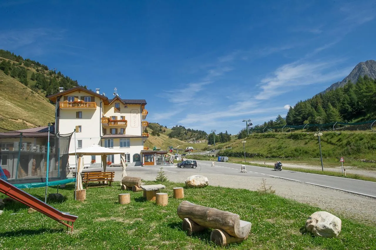 Hotel Bezzi Passo del Tonale 3*,  Italy